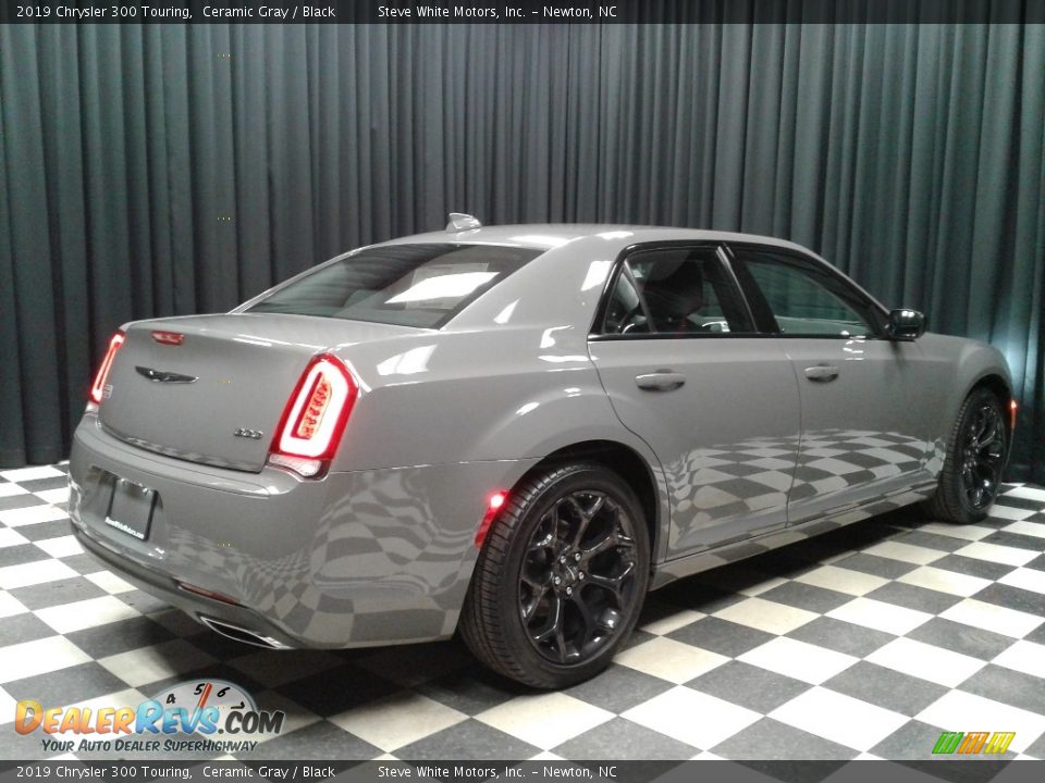 2019 Chrysler 300 Touring Ceramic Gray / Black Photo #6