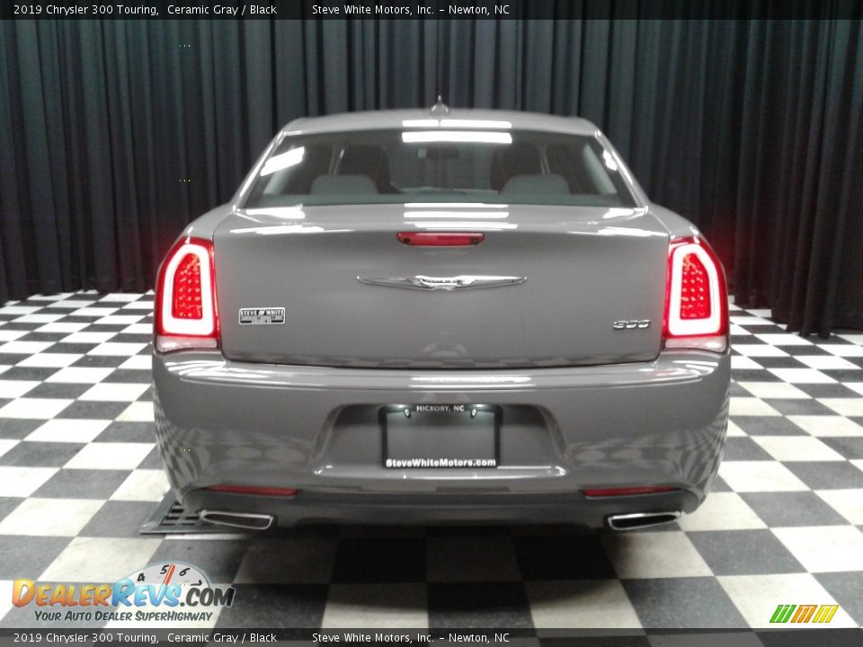 2019 Chrysler 300 Touring Ceramic Gray / Black Photo #7