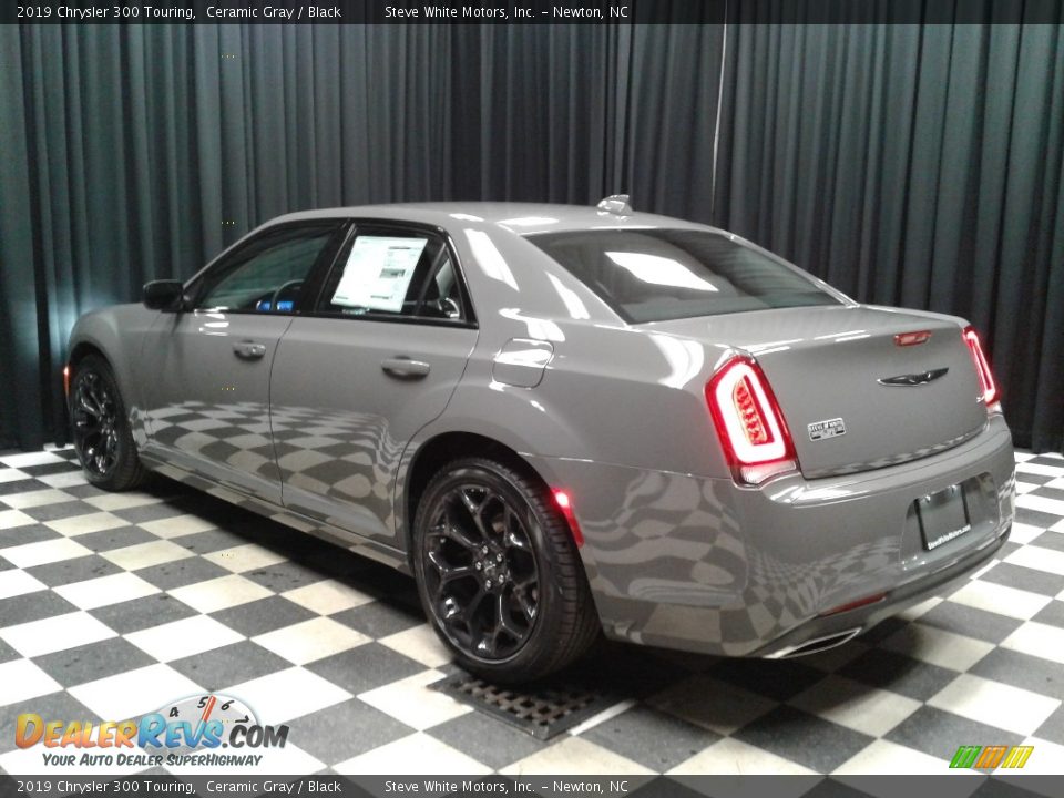 2019 Chrysler 300 Touring Ceramic Gray / Black Photo #8