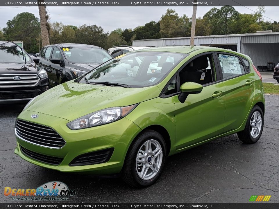 Front 3/4 View of 2019 Ford Fiesta SE Hatchback Photo #1