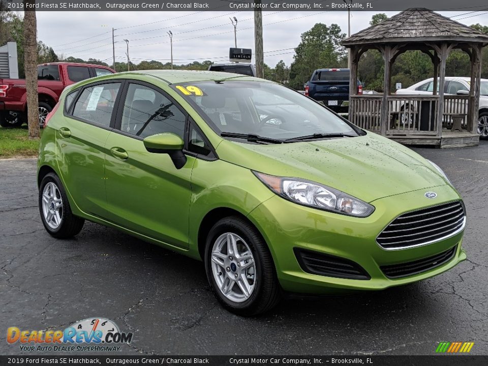 Front 3/4 View of 2019 Ford Fiesta SE Hatchback Photo #6