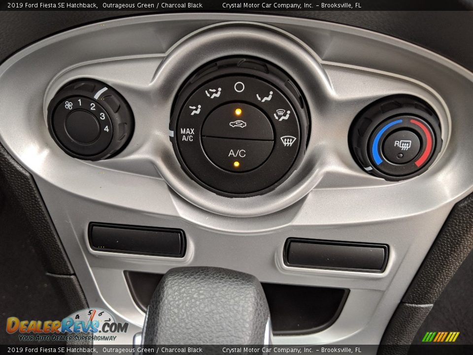 Controls of 2019 Ford Fiesta SE Hatchback Photo #14