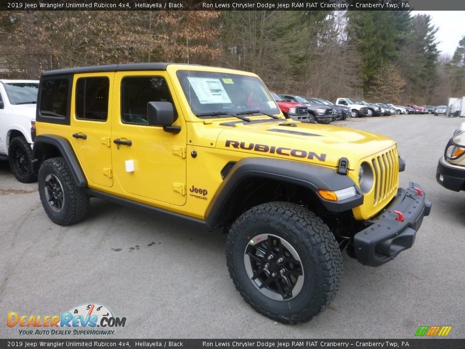 Front 3/4 View of 2019 Jeep Wrangler Unlimited Rubicon 4x4 Photo #7