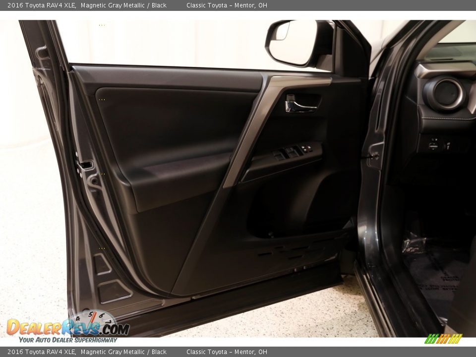 2016 Toyota RAV4 XLE Magnetic Gray Metallic / Black Photo #4