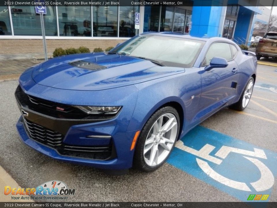 Front 3/4 View of 2019 Chevrolet Camaro SS Coupe Photo #1