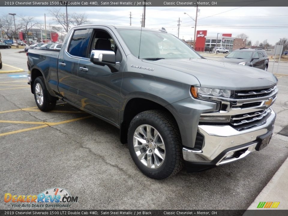 Front 3/4 View of 2019 Chevrolet Silverado 1500 LTZ Double Cab 4WD Photo #3