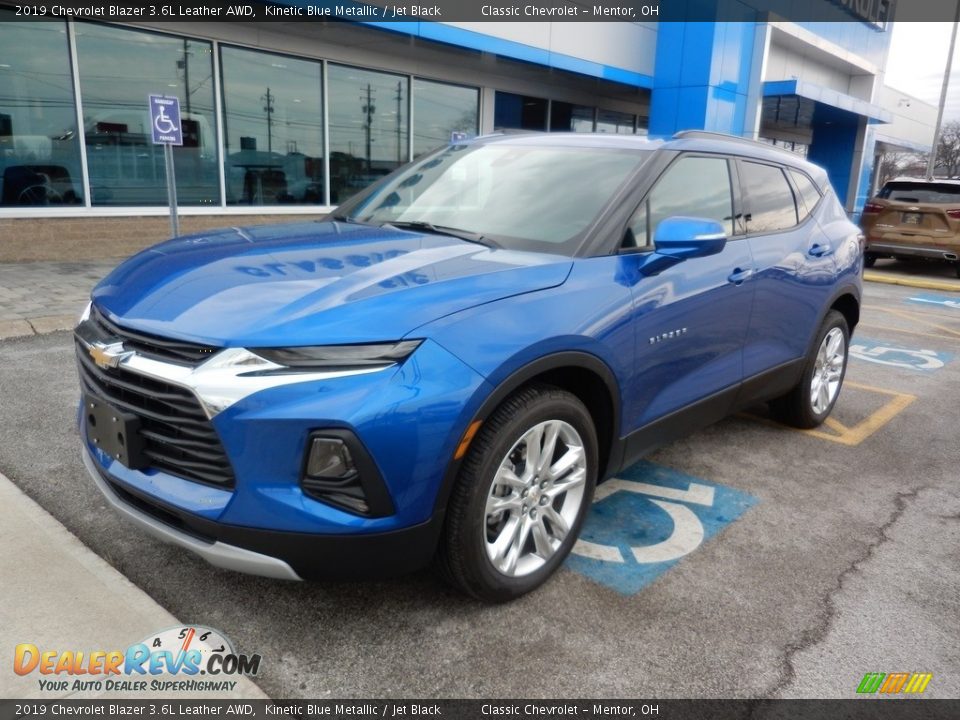 Front 3/4 View of 2019 Chevrolet Blazer 3.6L Leather AWD Photo #1