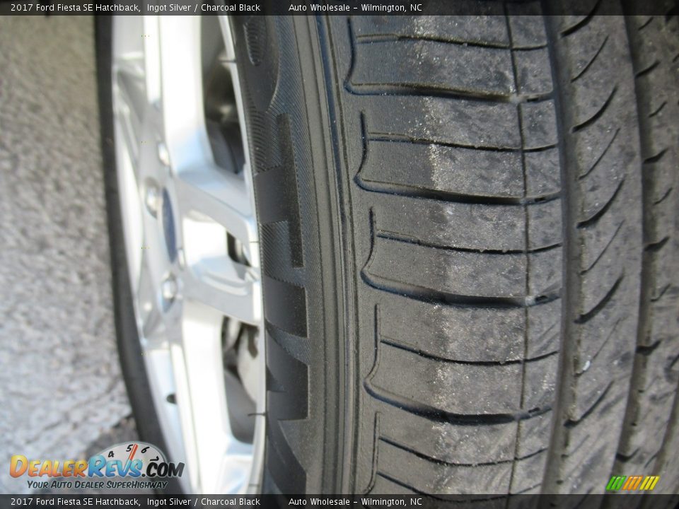 2017 Ford Fiesta SE Hatchback Ingot Silver / Charcoal Black Photo #10