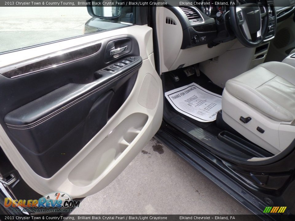 2013 Chrysler Town & Country Touring Brilliant Black Crystal Pearl / Black/Light Graystone Photo #10