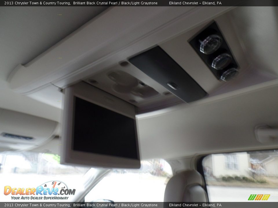 2013 Chrysler Town & Country Touring Brilliant Black Crystal Pearl / Black/Light Graystone Photo #28