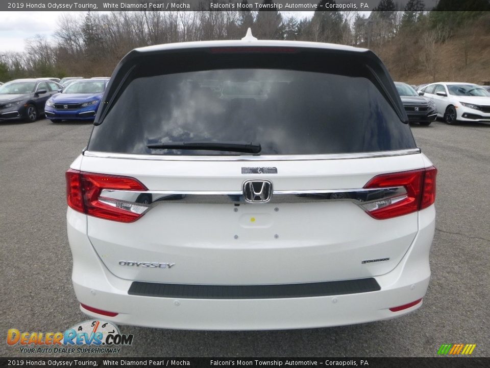 2019 Honda Odyssey Touring White Diamond Pearl / Mocha Photo #3
