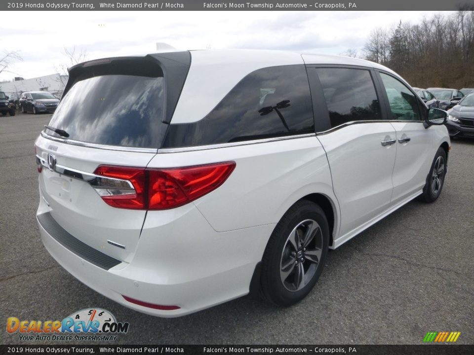 2019 Honda Odyssey Touring White Diamond Pearl / Mocha Photo #4