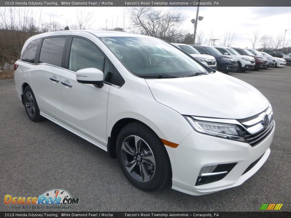 2019 Honda Odyssey Touring White Diamond Pearl / Mocha Photo #5