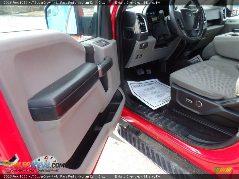 2016 Ford F150 XLT SuperCrew 4x4 Race Red / Medium Earth Gray Photo #13