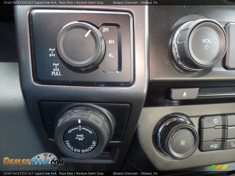 2016 Ford F150 XLT SuperCrew 4x4 Race Red / Medium Earth Gray Photo #24