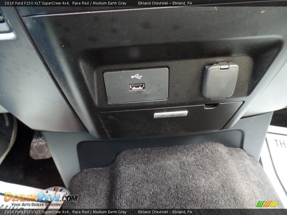 2016 Ford F150 XLT SuperCrew 4x4 Race Red / Medium Earth Gray Photo #28