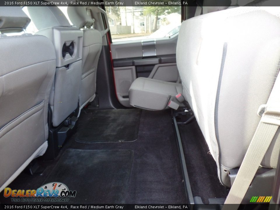 2016 Ford F150 XLT SuperCrew 4x4 Race Red / Medium Earth Gray Photo #31
