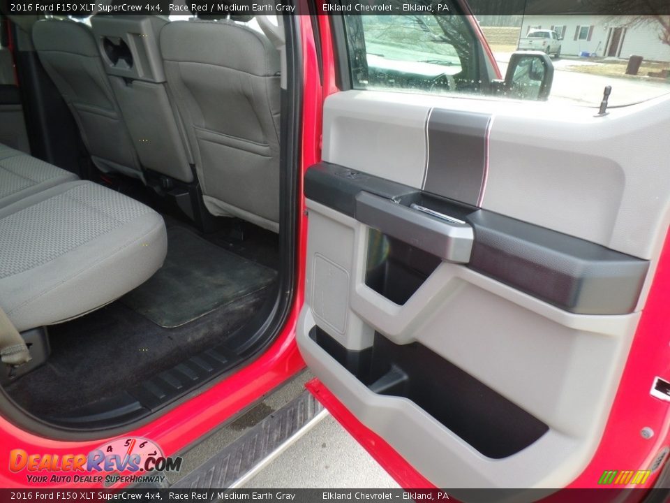 2016 Ford F150 XLT SuperCrew 4x4 Race Red / Medium Earth Gray Photo #32