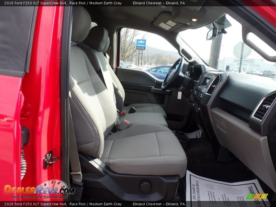 2016 Ford F150 XLT SuperCrew 4x4 Race Red / Medium Earth Gray Photo #35