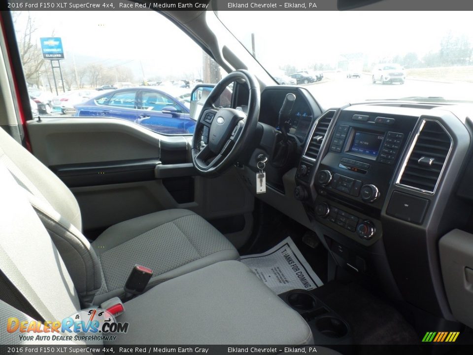 2016 Ford F150 XLT SuperCrew 4x4 Race Red / Medium Earth Gray Photo #36