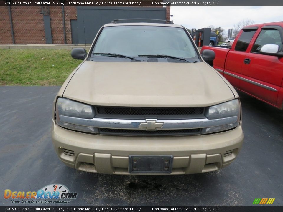 2006 Chevrolet TrailBlazer LS 4x4 Sandstone Metallic / Light Cashmere/Ebony Photo #4