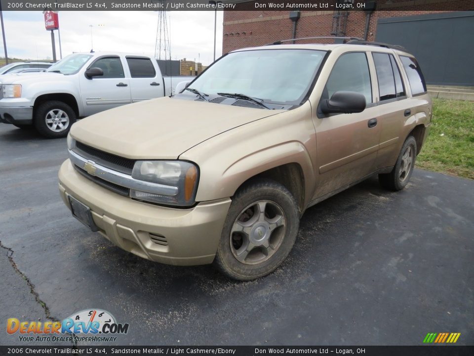 2006 Chevrolet TrailBlazer LS 4x4 Sandstone Metallic / Light Cashmere/Ebony Photo #5