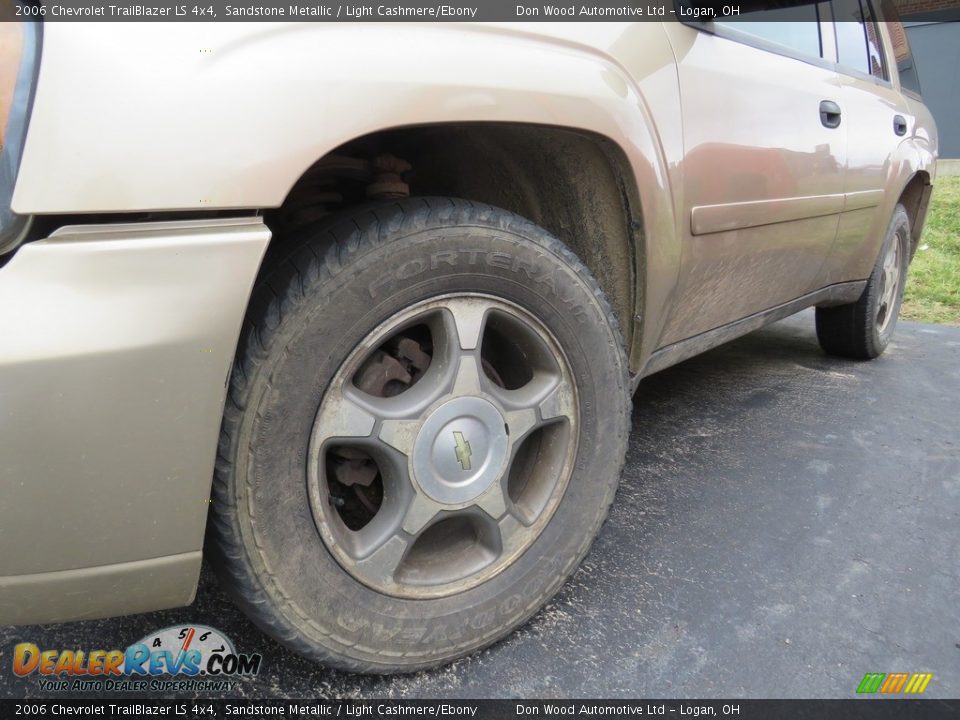 2006 Chevrolet TrailBlazer LS 4x4 Sandstone Metallic / Light Cashmere/Ebony Photo #6