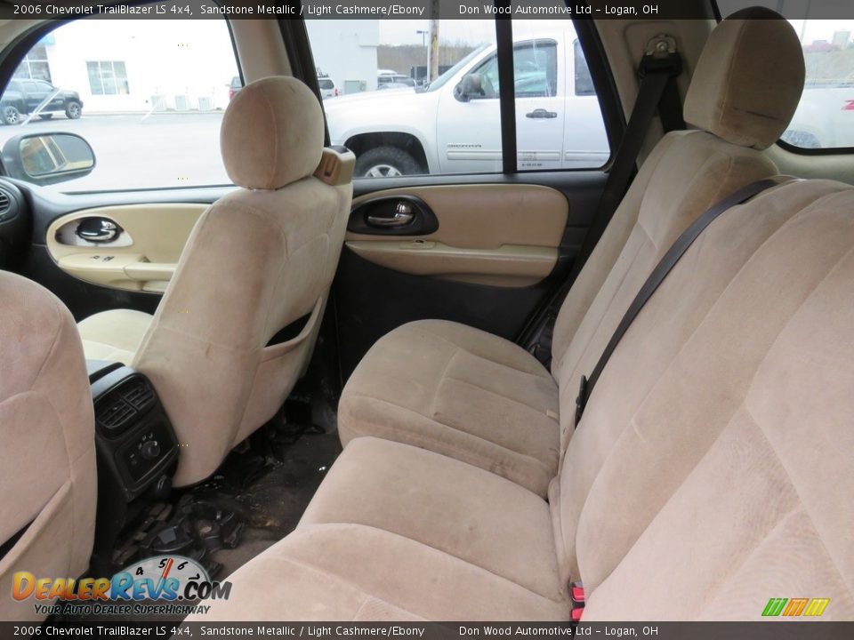 2006 Chevrolet TrailBlazer LS 4x4 Sandstone Metallic / Light Cashmere/Ebony Photo #12