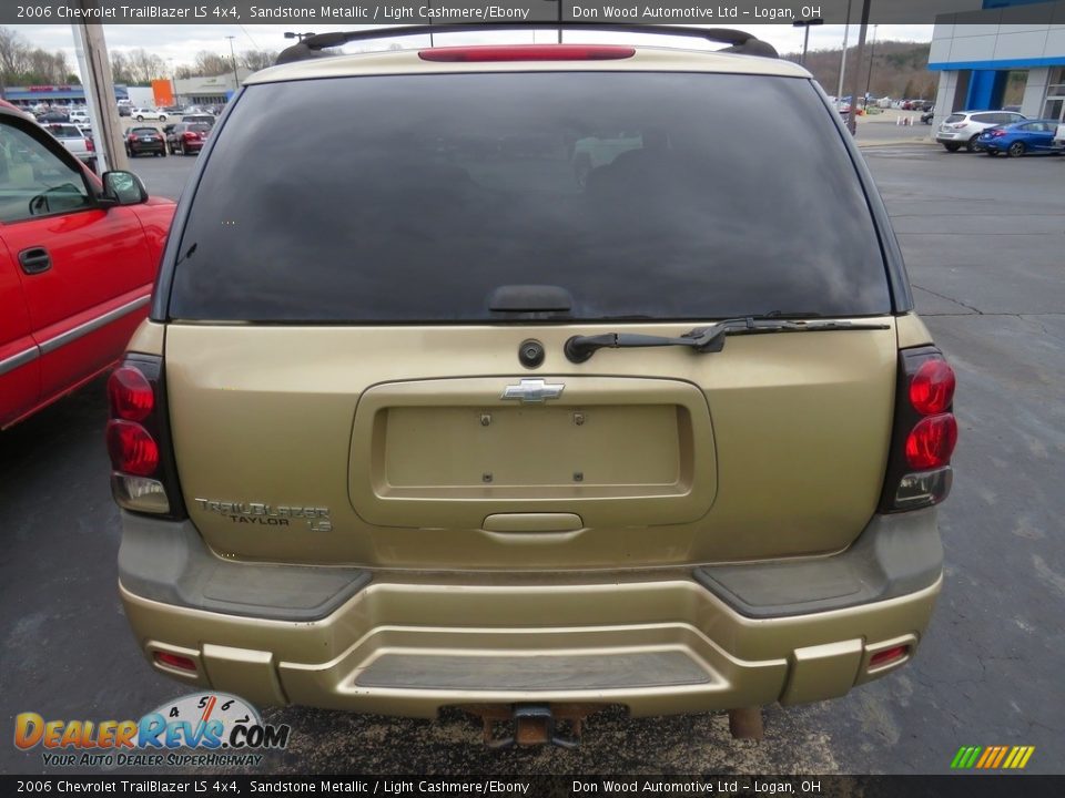 2006 Chevrolet TrailBlazer LS 4x4 Sandstone Metallic / Light Cashmere/Ebony Photo #14