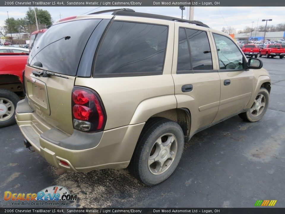 2006 Chevrolet TrailBlazer LS 4x4 Sandstone Metallic / Light Cashmere/Ebony Photo #16