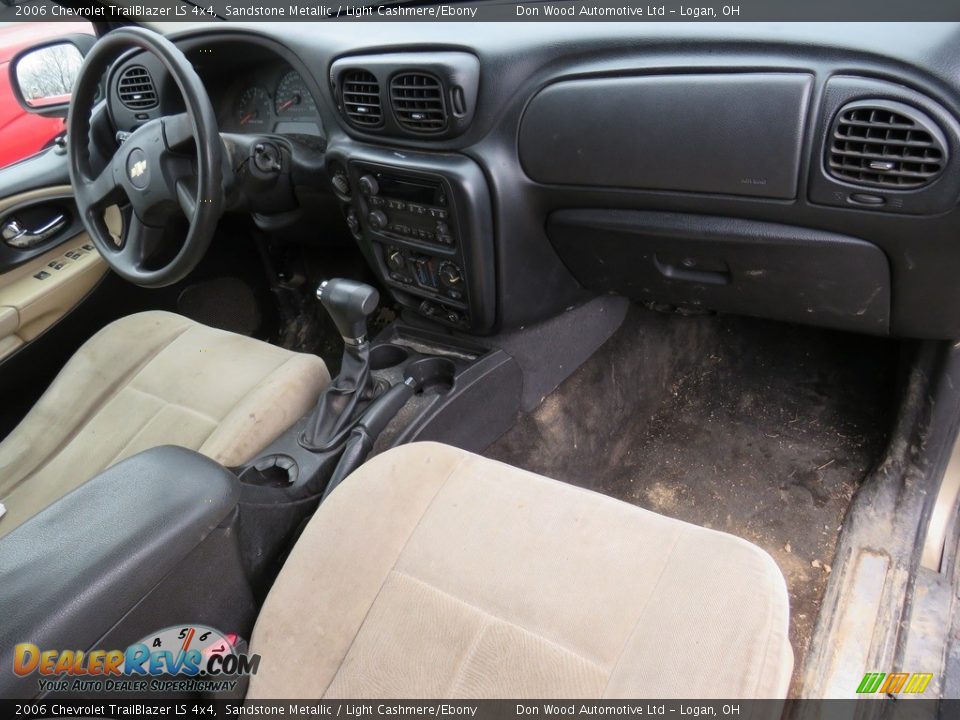 2006 Chevrolet TrailBlazer LS 4x4 Sandstone Metallic / Light Cashmere/Ebony Photo #19