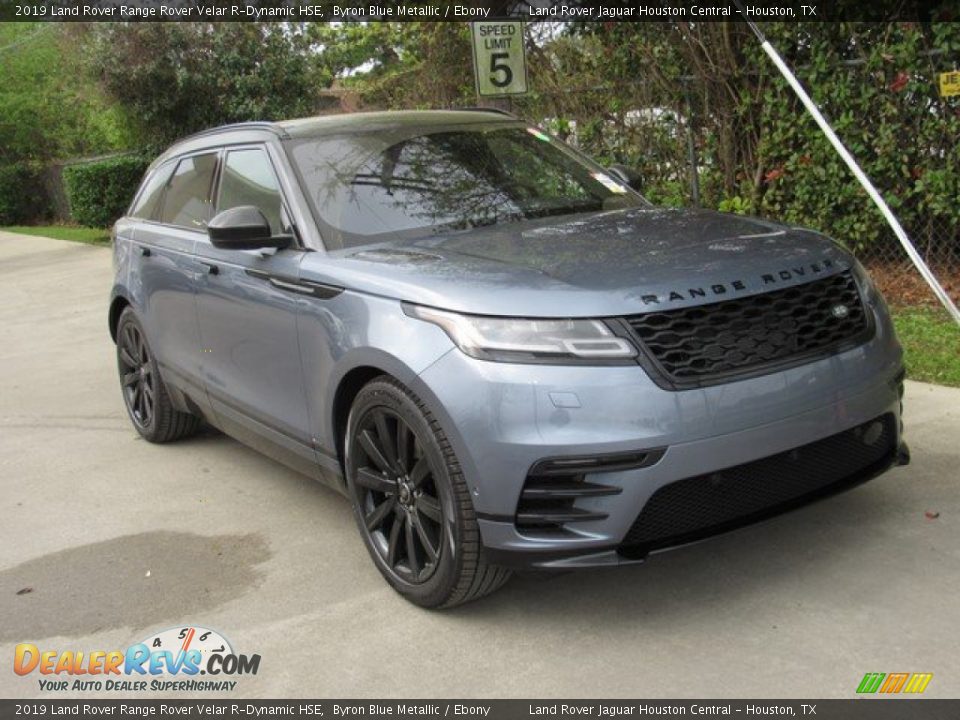 Front 3/4 View of 2019 Land Rover Range Rover Velar R-Dynamic HSE Photo #2