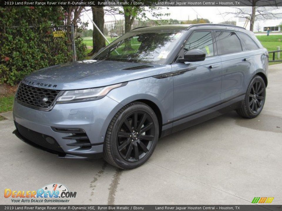 Front 3/4 View of 2019 Land Rover Range Rover Velar R-Dynamic HSE Photo #10