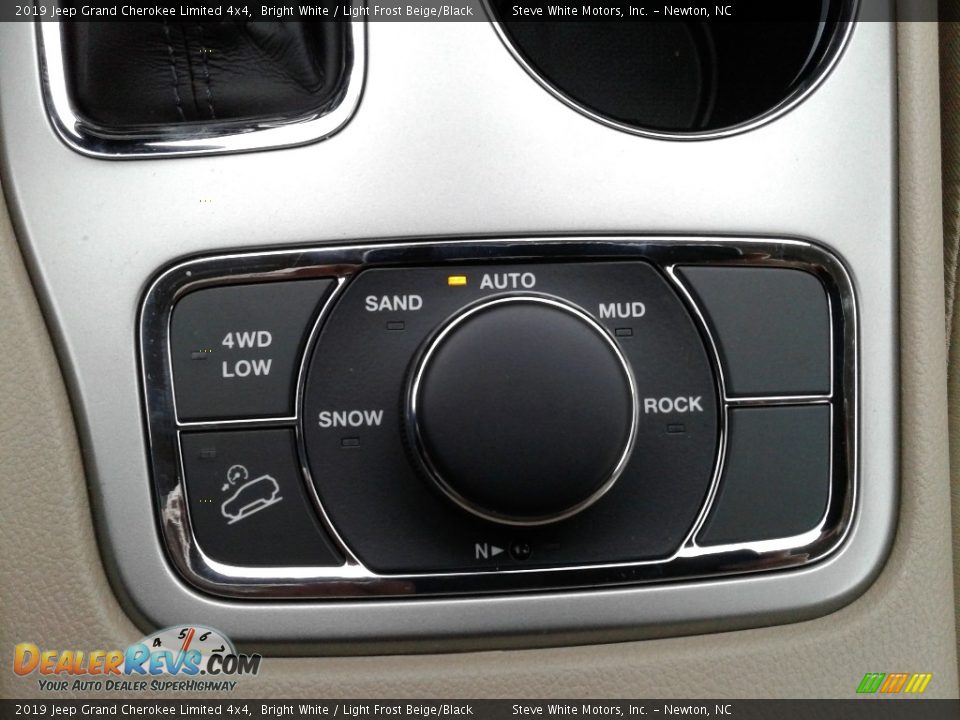 2019 Jeep Grand Cherokee Limited 4x4 Bright White / Light Frost Beige/Black Photo #33