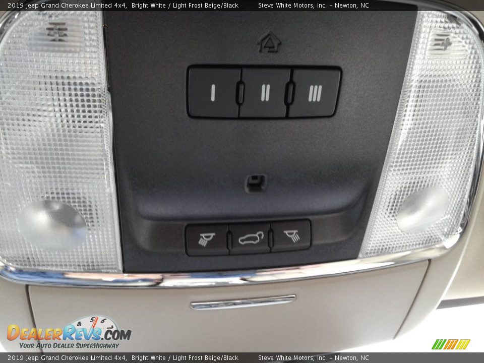 2019 Jeep Grand Cherokee Limited 4x4 Bright White / Light Frost Beige/Black Photo #34