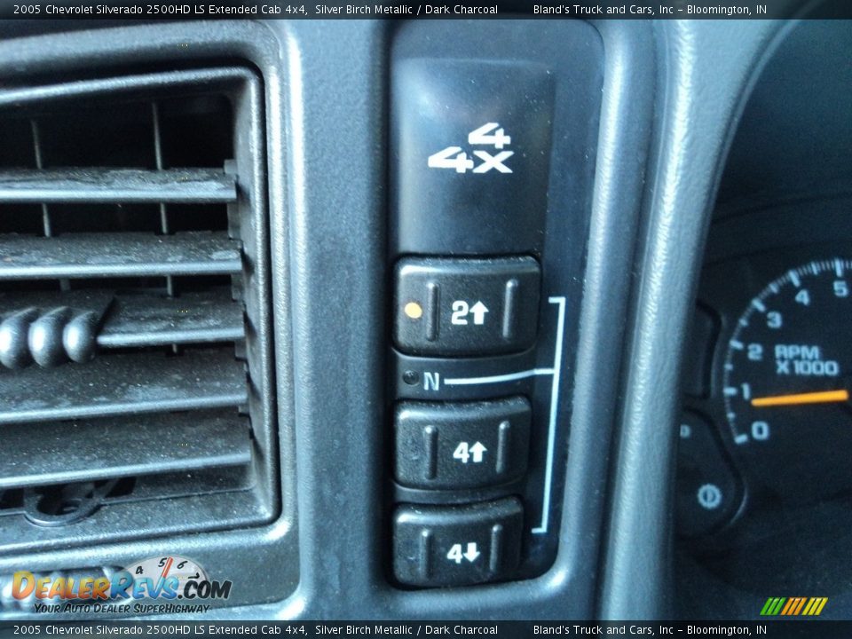 2005 Chevrolet Silverado 2500HD LS Extended Cab 4x4 Silver Birch Metallic / Dark Charcoal Photo #12