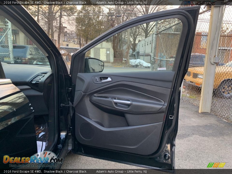 2016 Ford Escape SE 4WD Shadow Black / Charcoal Black Photo #31