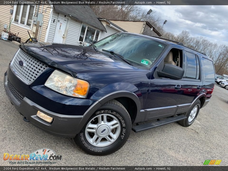 2004 Ford Expedition XLT 4x4 Medium Wedgewood Blue Metallic / Medium Parchment Photo #2