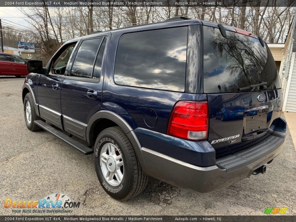 2004 Ford Expedition XLT 4x4 Medium Wedgewood Blue Metallic / Medium Parchment Photo #4