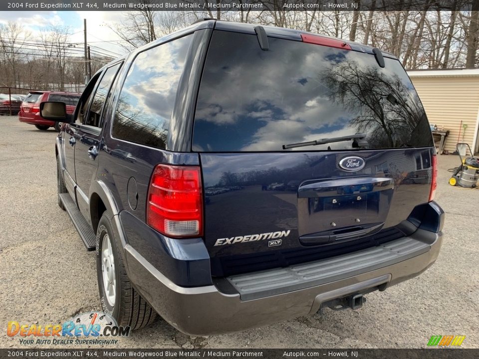 2004 Ford Expedition XLT 4x4 Medium Wedgewood Blue Metallic / Medium Parchment Photo #5