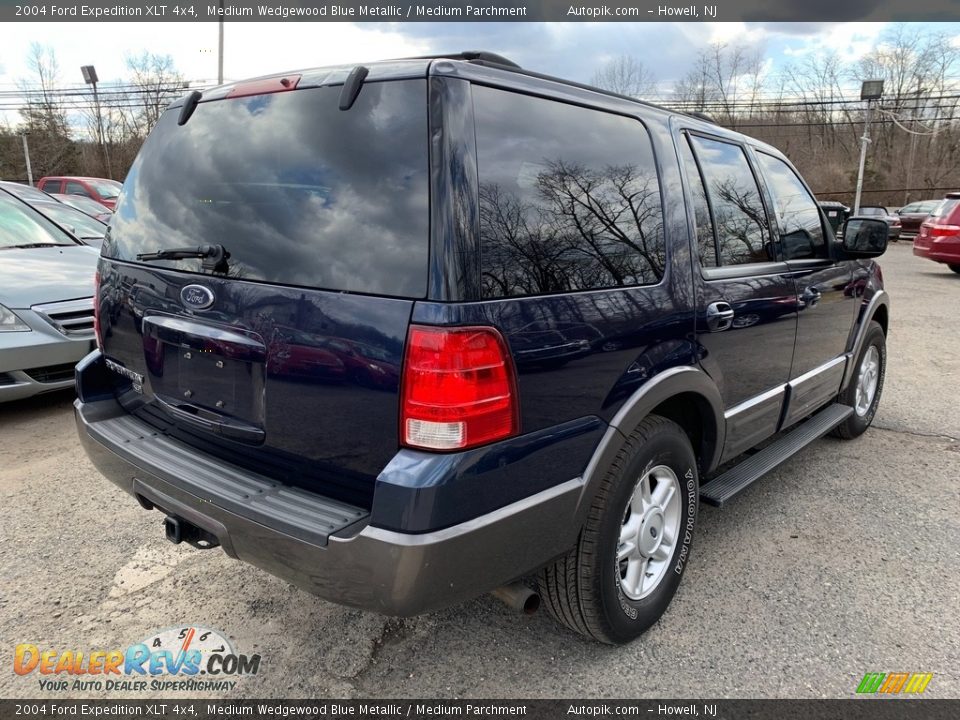 2004 Ford Expedition XLT 4x4 Medium Wedgewood Blue Metallic / Medium Parchment Photo #8