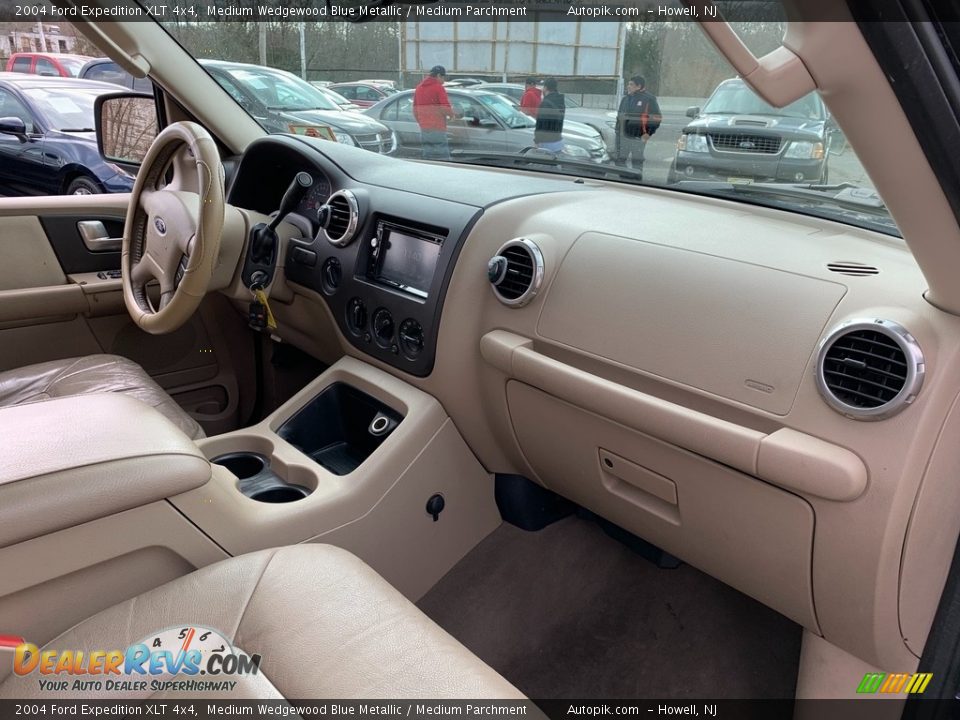 2004 Ford Expedition XLT 4x4 Medium Wedgewood Blue Metallic / Medium Parchment Photo #15