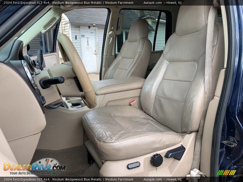 2004 Ford Expedition XLT 4x4 Medium Wedgewood Blue Metallic / Medium Parchment Photo #16