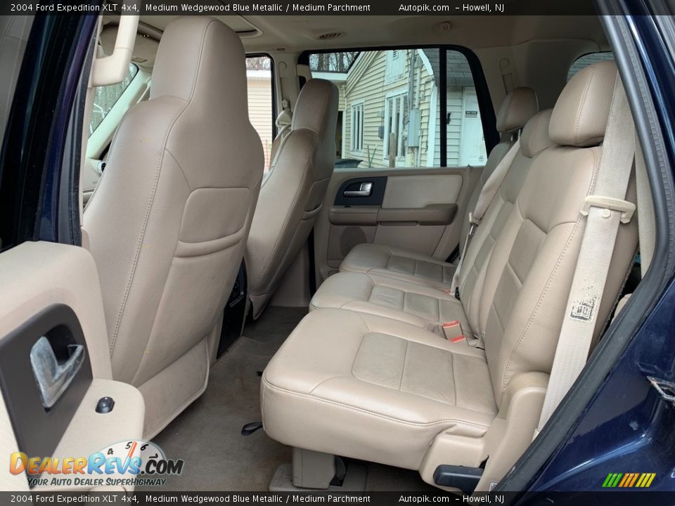 2004 Ford Expedition XLT 4x4 Medium Wedgewood Blue Metallic / Medium Parchment Photo #19