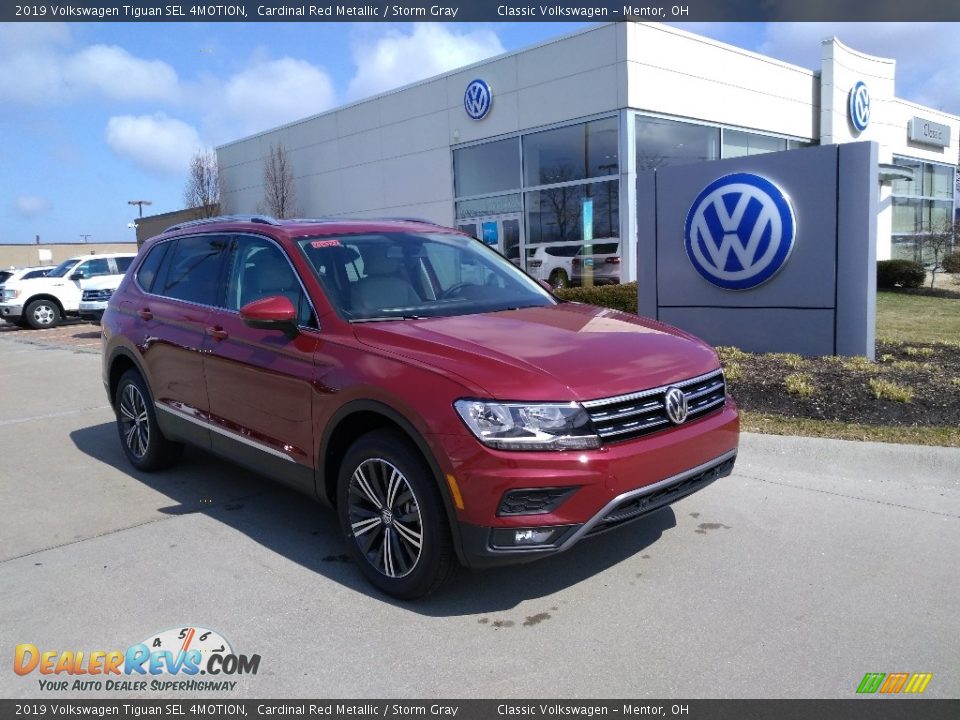 Front 3/4 View of 2019 Volkswagen Tiguan SEL 4MOTION Photo #1