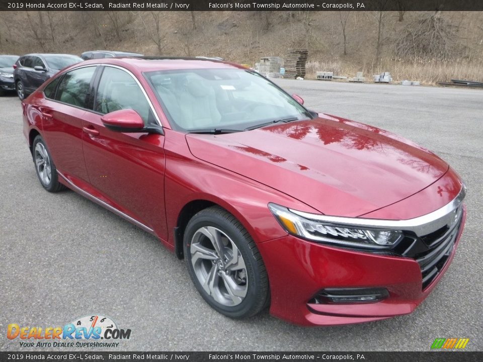 Front 3/4 View of 2019 Honda Accord EX-L Sedan Photo #5