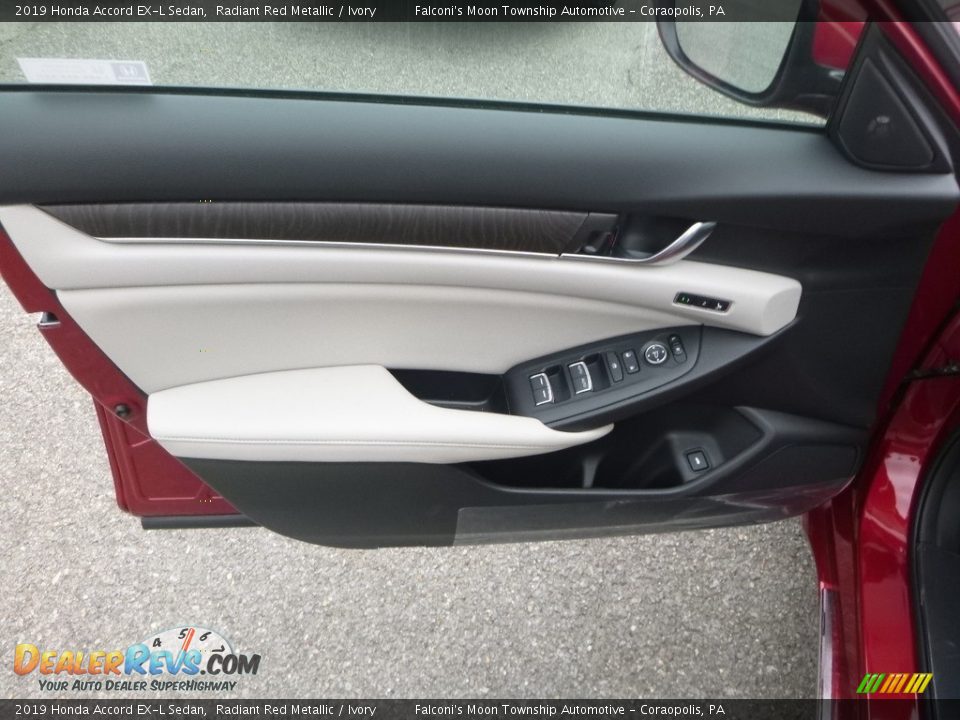 Door Panel of 2019 Honda Accord EX-L Sedan Photo #11