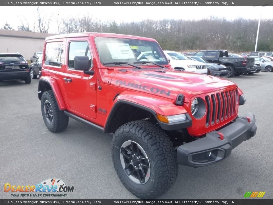 Front 3/4 View of 2019 Jeep Wrangler Rubicon 4x4 Photo #7