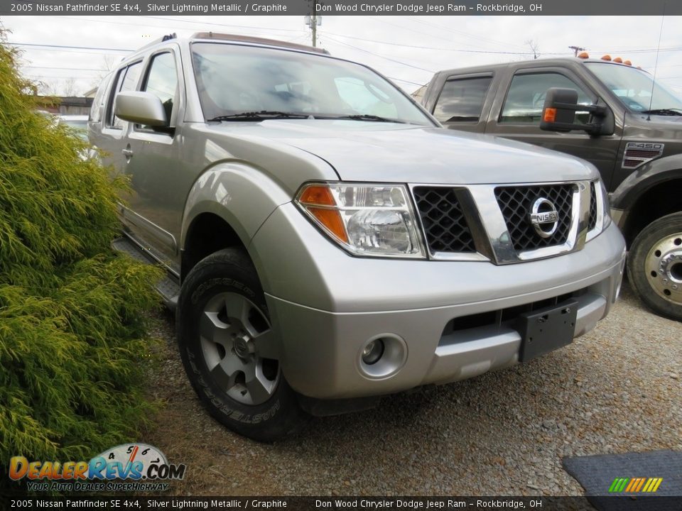 2005 Nissan Pathfinder SE 4x4 Silver Lightning Metallic / Graphite Photo #1