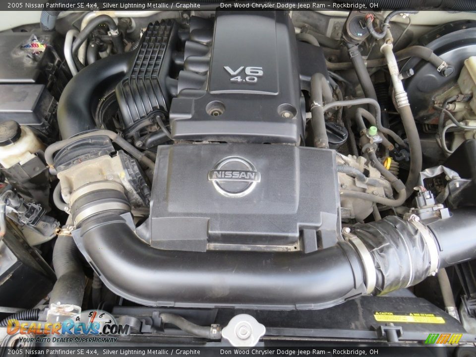 2005 Nissan Pathfinder SE 4x4 Silver Lightning Metallic / Graphite Photo #5